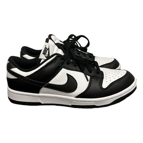 Pre-owned Nike Sb Dunk Low Leather Trainers In Black