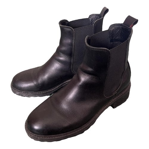 Pre-owned Saks Fifth Avenue Leather Boots In Black