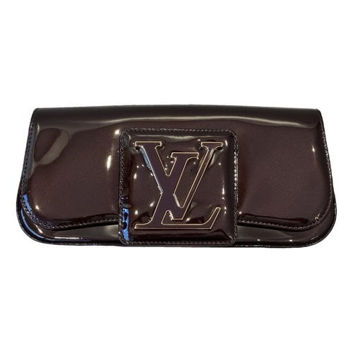Pre-owned Louis Vuitton Sobe Patent Leather Clutch Bag In Burgundy