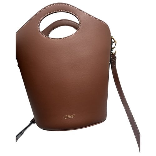 Pre-owned Burberry The Bucket Leather Crossbody Bag In Camel
