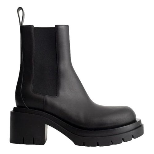 Pre-owned Bottega Veneta Lug Leather Snow Boots In Black