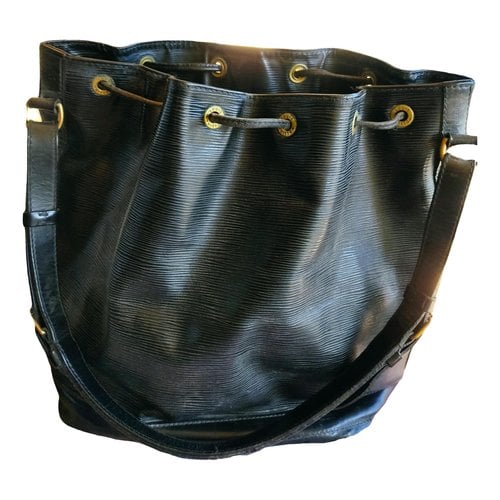 Pre-owned Louis Vuitton Noã© Leather Handbag In Black