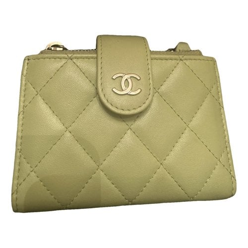 Pre-owned Chanel Leather Clutch Bag In Green