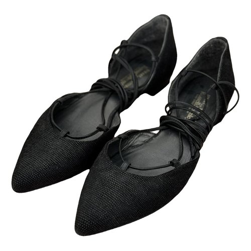 Pre-owned Stuart Weitzman Leather Flats In Black