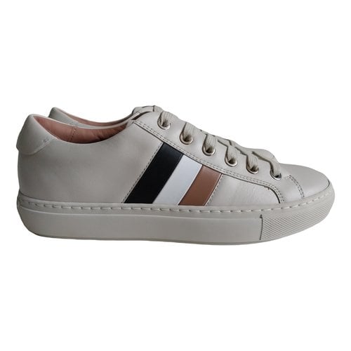 Pre-owned Hugo Boss Leather Trainers In Ecru