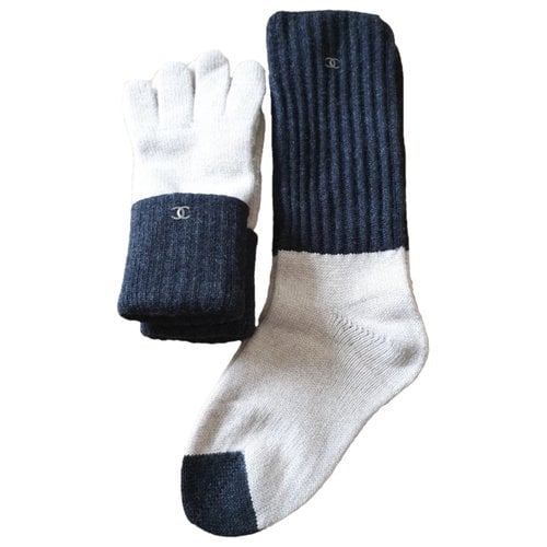 Pre-owned Chanel Cashmere Gloves In White