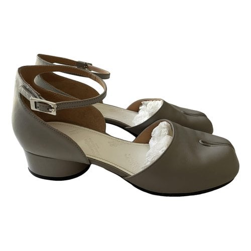 Pre-owned Maison Margiela Tabi Leather Flats In Grey