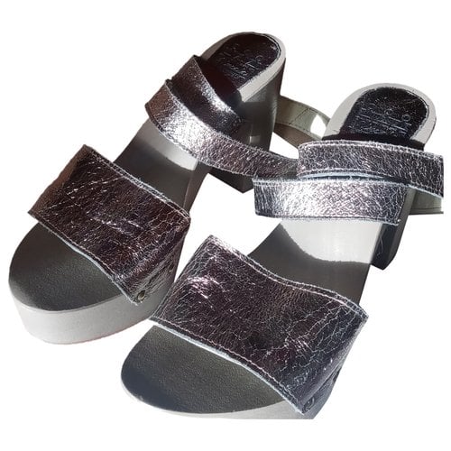 Pre-owned Almala Leather Sandals In Gold