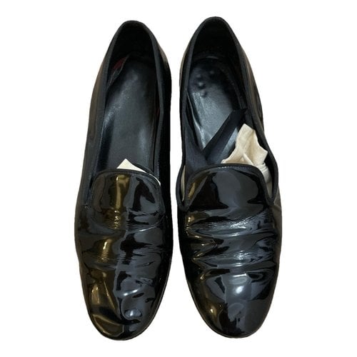 Pre-owned Saint Laurent Patent Leather Flats In Black