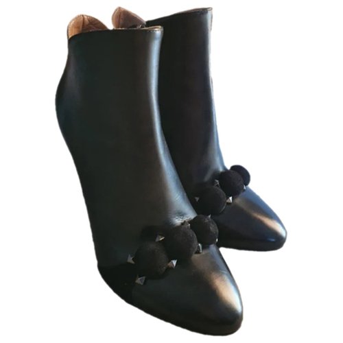Pre-owned Alaïa Leather Boots In Black