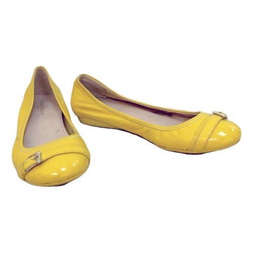 Pre-owned Cole Haan Leather Flats In Yellow