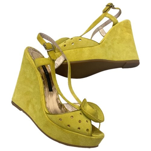 Pre-owned Marc Jacobs Heels In Yellow