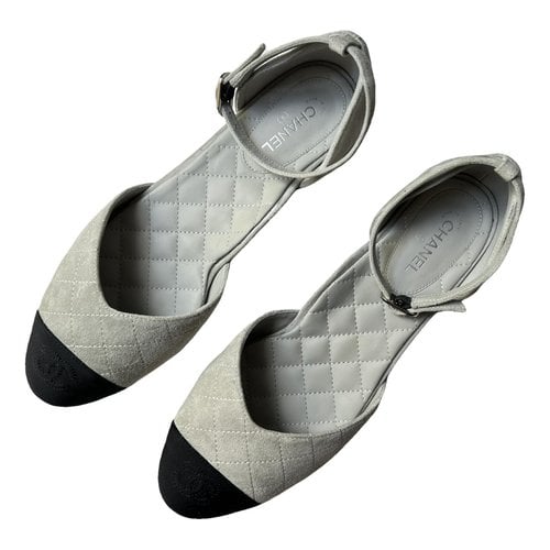Pre-owned Chanel Ballet Flats In Grey