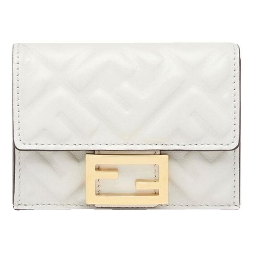 Pre-owned Fendi Baguette Leather Wallet In White