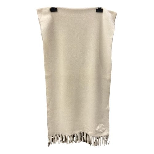 Pre-owned Moncler Wool Scarf In White
