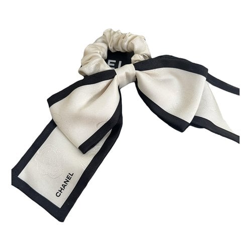 Pre-owned Chanel Silk Hair Accessory In White