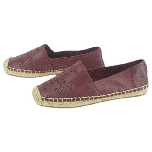 Pre-owned Tory Burch Leather Flats In Burgundy