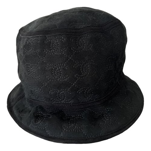 Pre-owned Chanel Shearling Hat In Black
