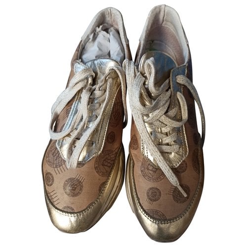 Pre-owned Alviero Martini Leather Trainers In Gold