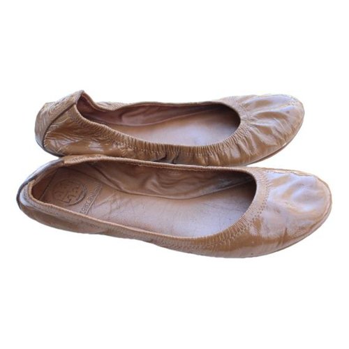 Pre-owned Tory Burch Patent Leather Flats In Camel