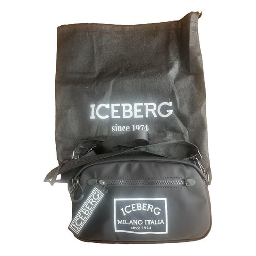 Pre-owned Iceberg Cloth Crossbody Bag In Black