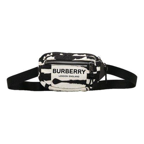 Pre-owned Burberry Cloth Belt Bag In White