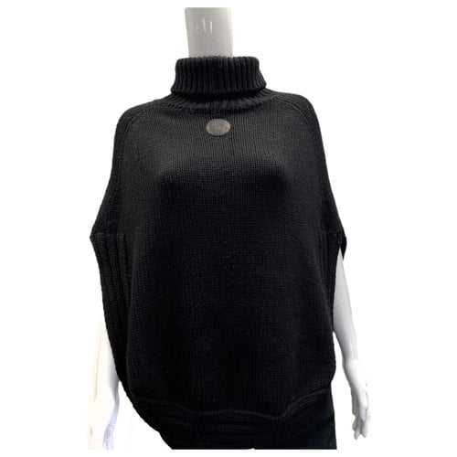 Pre-owned Gucci Wool Poncho In Black