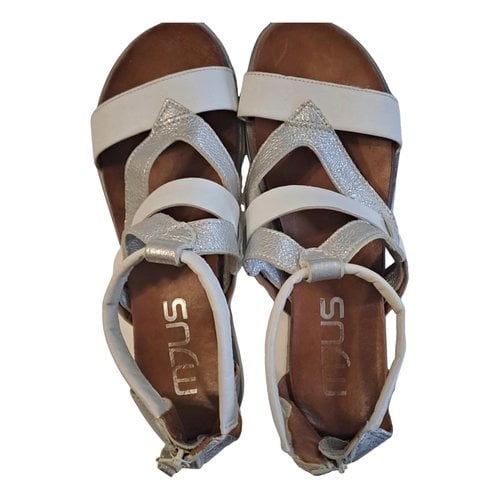 Pre-owned Mjus Leather Sandals In White