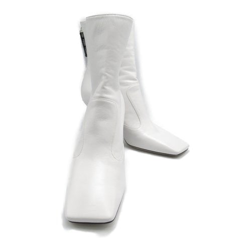 Pre-owned Fendi Leather Boots In White