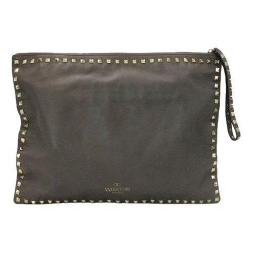 Pre-owned Valentino Garavani Leather Clutch Bag In Brown