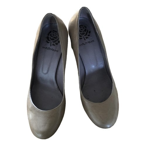 Pre-owned Maliparmi Leather Heels In Beige
