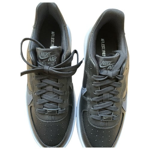 Pre-owned Nike Trainers In Black