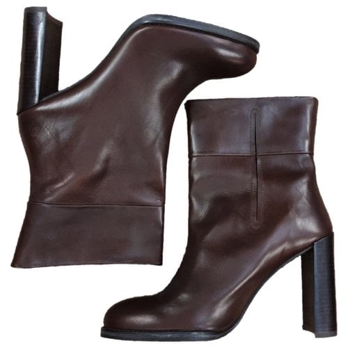 Pre-owned Stuart Weitzman Leather Boots In Brown