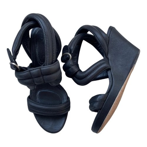 Pre-owned Loewe Leather Sandals In Black