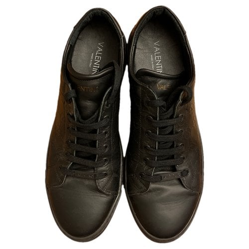 Pre-owned Valentino By Mario Valentino Leather Low Trainers In Black