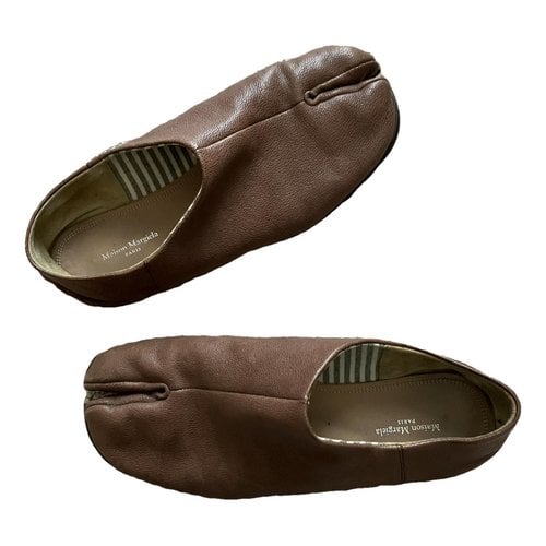 Pre-owned Maison Margiela Tabi Leather Flats In Brown