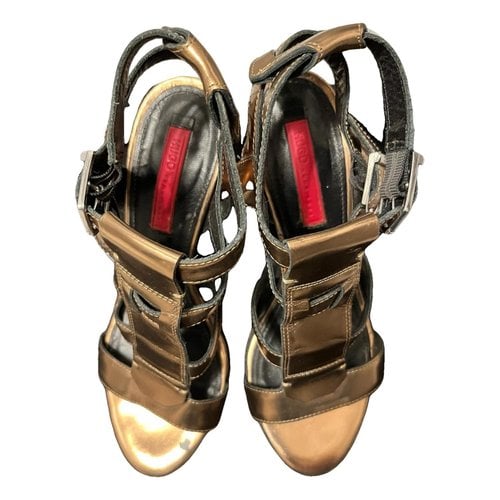 Pre-owned Hugo Boss Patent Leather Sandal In Gold