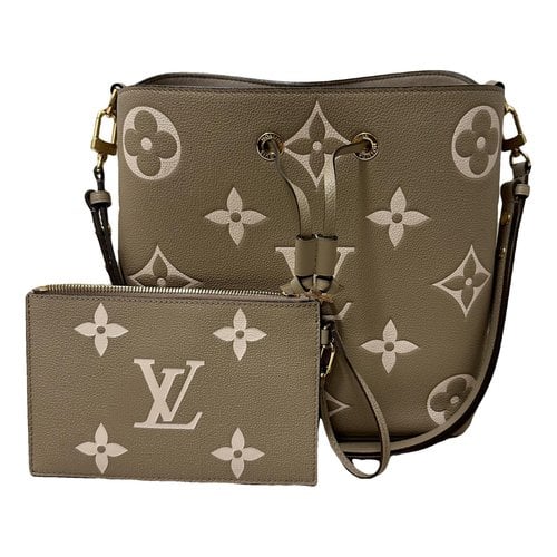 Pre-owned Louis Vuitton Néonoé Leather Handbag In Grey