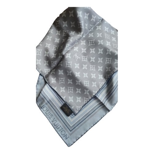 Pre-owned Louis Vuitton Châle Beyond Monogram Silk Neckerchief In Grey