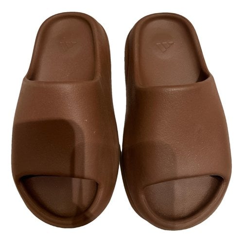 Pre-owned Yeezy X Adidas Slide Leather Flip Flops In Brown