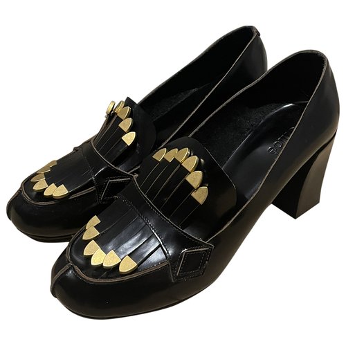 Pre-owned Chloé Patent Leather Flats In Black