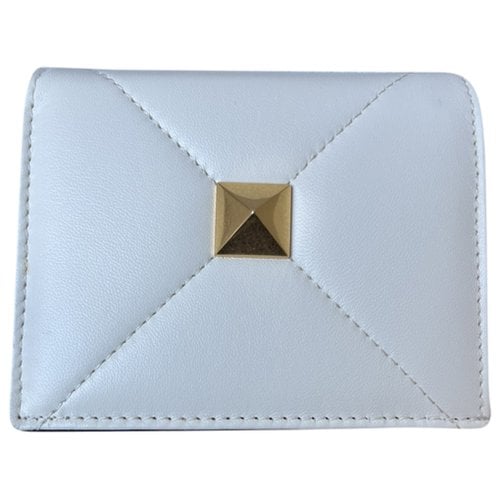 Pre-owned Valentino Garavani Leather Wallet In White