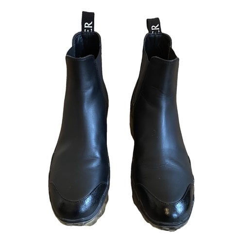 Pre-owned Moncler Leather Ankle Boots In Black