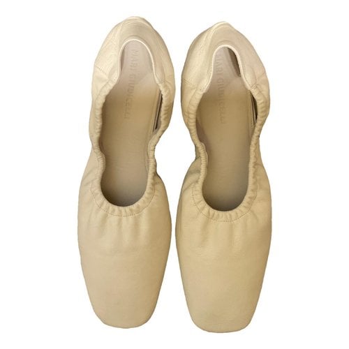 Pre-owned Mari Giudicelli Leather Ballet Flats In White