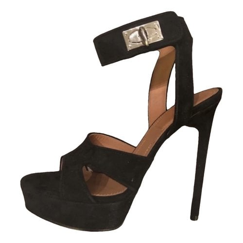 Pre-owned Givenchy Mid Heel In Black