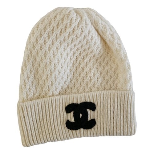 Pre-owned Chanel Cashmere Beanie In White