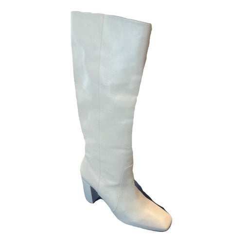 Pre-owned Stuart Weitzman Leather Riding Boots In White