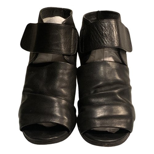 Pre-owned Elena Iachi Leather Sandals In Black