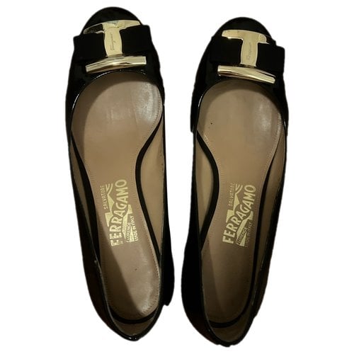 Pre-owned Ferragamo Vara Patent Leather Ballet Flats In Black