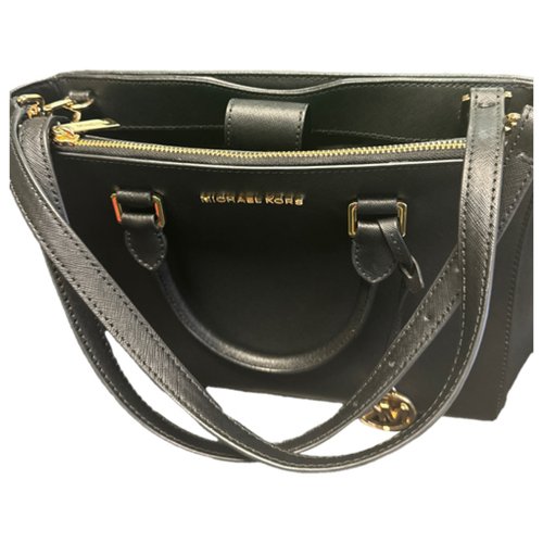 Pre-owned Michael Kors Sutton Cloth Handbag In Black